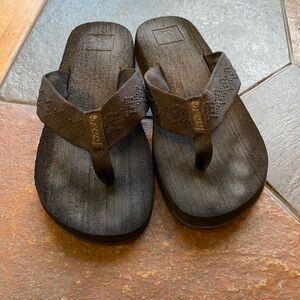 Black Reef Sandy Sandals Size 8.  Worn on a week vacation in Mexico.